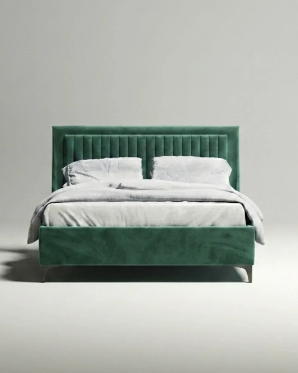 Комфортная двуспальная кровать Дайри. Материал: велюр. Цвет: зеленый